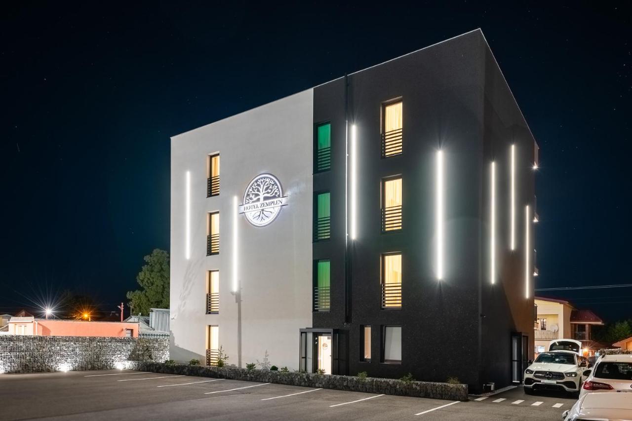 Hotel Zemplen Michalovce Esterno foto